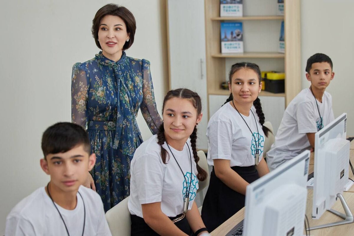 Зироат Мирзиёева на встрече с детьми