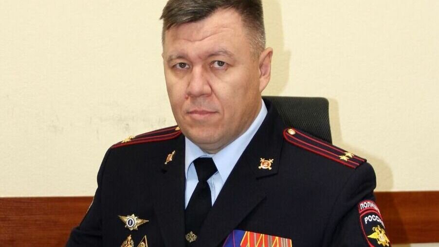     Подполковник полиции Игорь Сергеевич Швец назначен на должность командира полка ДПС ГИБДД УМВД России по Тюменской области. По данным пресс-службы ГИБДД, он начал службу в январе 2000 года.
