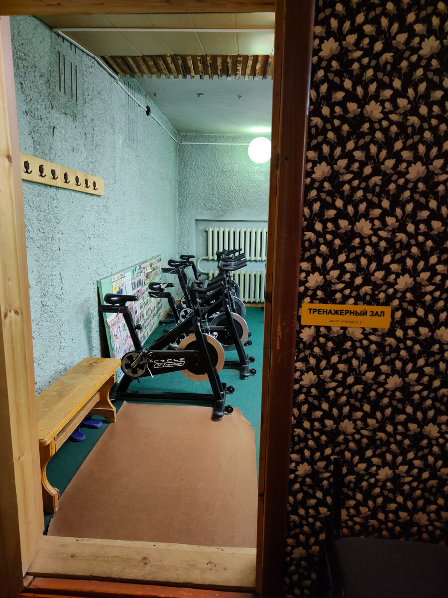 Тренажерный зал в клубе. Фото сделано мной.