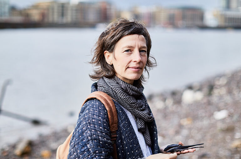 Изучив затонувшие сокровища Темзы для своей последней коллекции колец, британский ювелир ищет за границей активный рынок США.