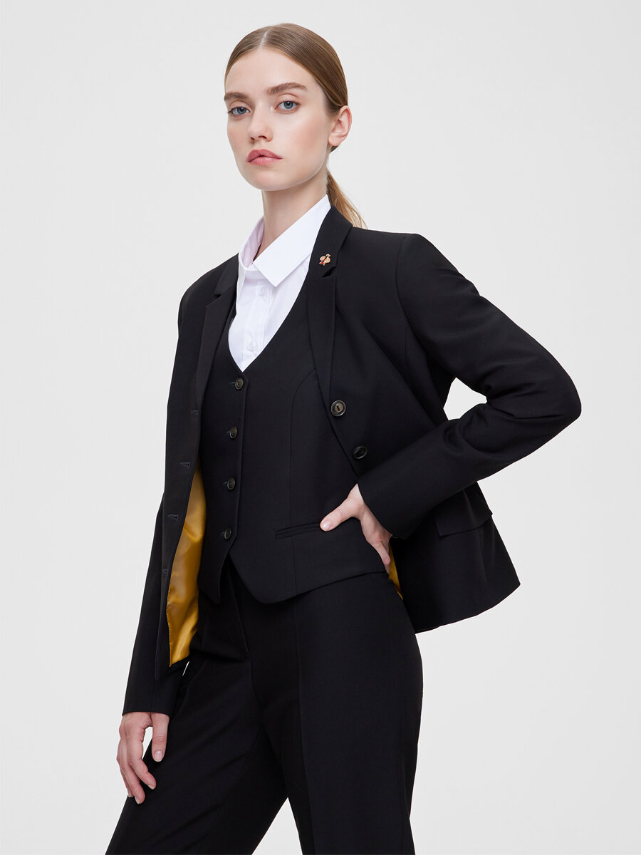 Пиджак: 7 990 руб.
Модель: 001226.
Артикул ткани: АН33
Состав: 50% вискоза, 47% полиэстер, 3% лайкра;
Подкладка: 100% вискоза
⠀
Брюки: 4 690 руб.
Модель: 7950101-2.
Артикул ткани: АН33
Состав: 50% вискоза, 47% полиэстер, 3% лайкра;