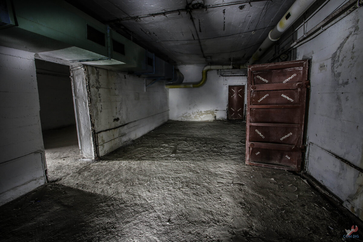 Подвалы бомбоубежище в чертаново южное. Подвал бомбоубежища в жилых домах. Советские бомбоубежища. Бомбоубежище под домом пятиэтажек. Подвал бомбоубежище в пятиэтажке.