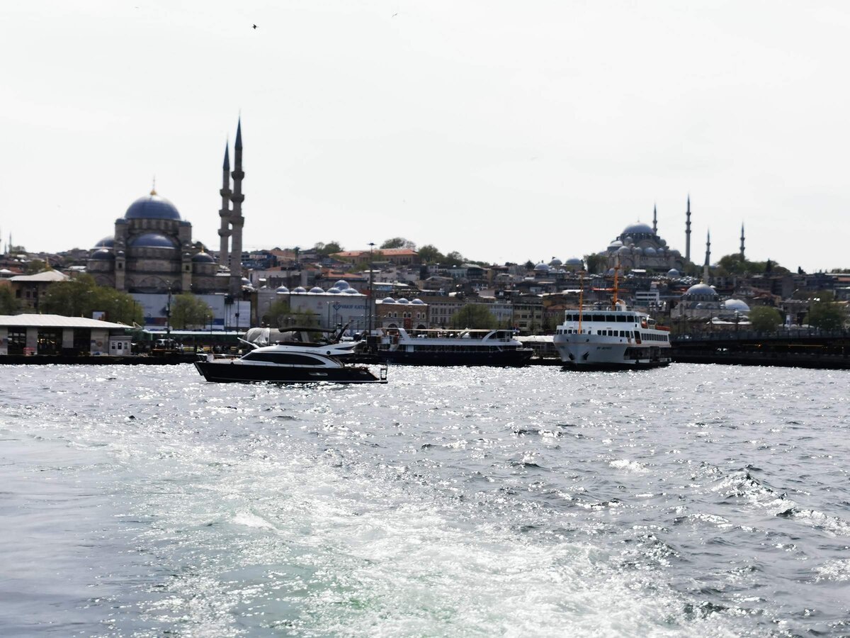 Например, вот с таким видом на Босфор