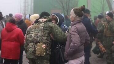     Минобороны России опубликовало видео, показав торжественную церемонию отправления в зону СВО мобилизованных жителей Ставропольского края.
