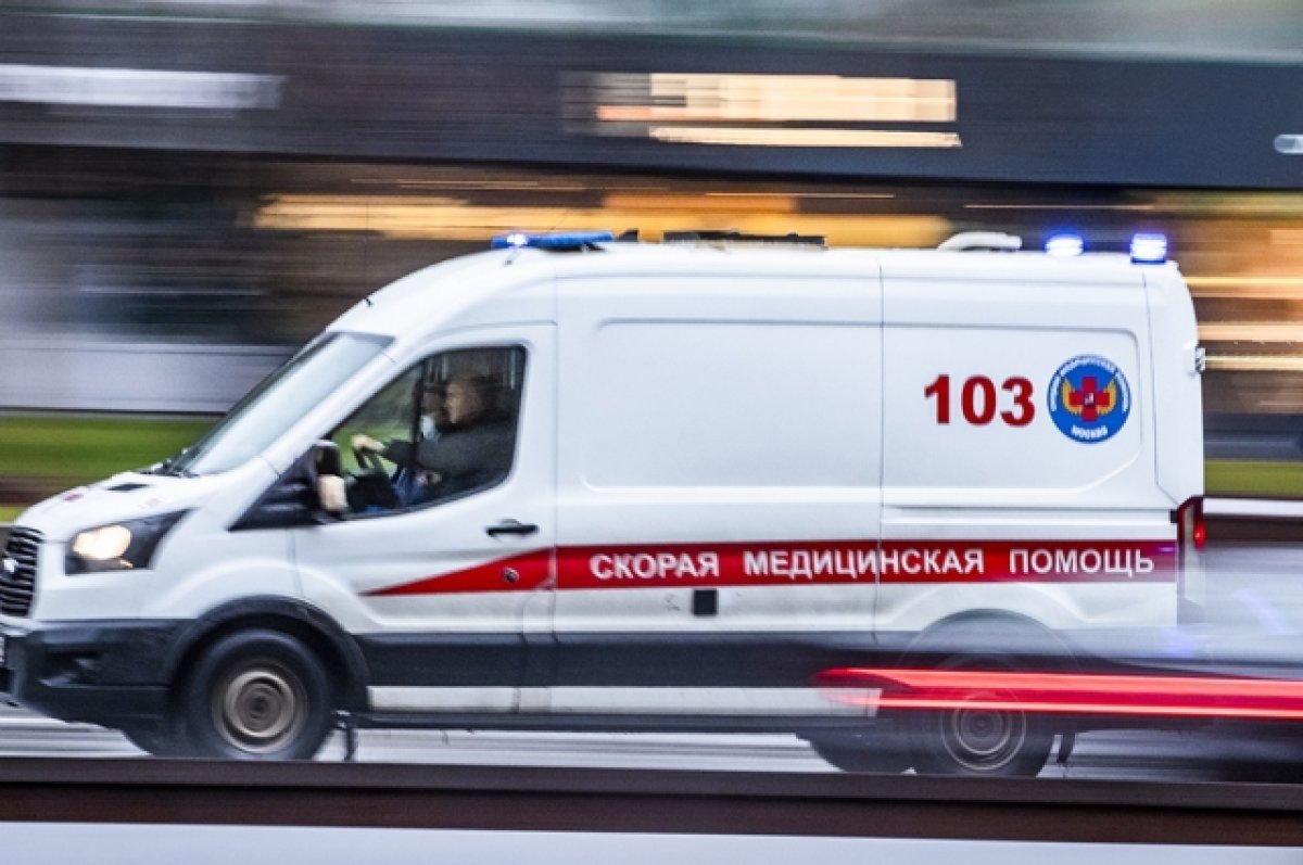    В Саратове автобус с пассажирами врезался в столб