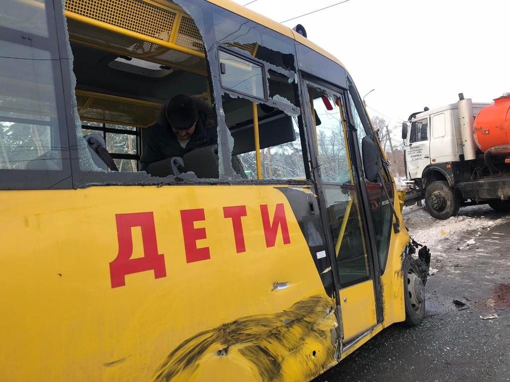 Хвост автобуса всмятку. В ДТП на юго-востоке Москвы пострадали пятеро детей  | СТАРХИТ | STARHIT | Дзен