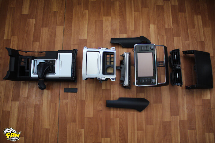 Рестайлинговый салон (торпедо) на Тойоту (Toyota) Land Cruiser Prado 150