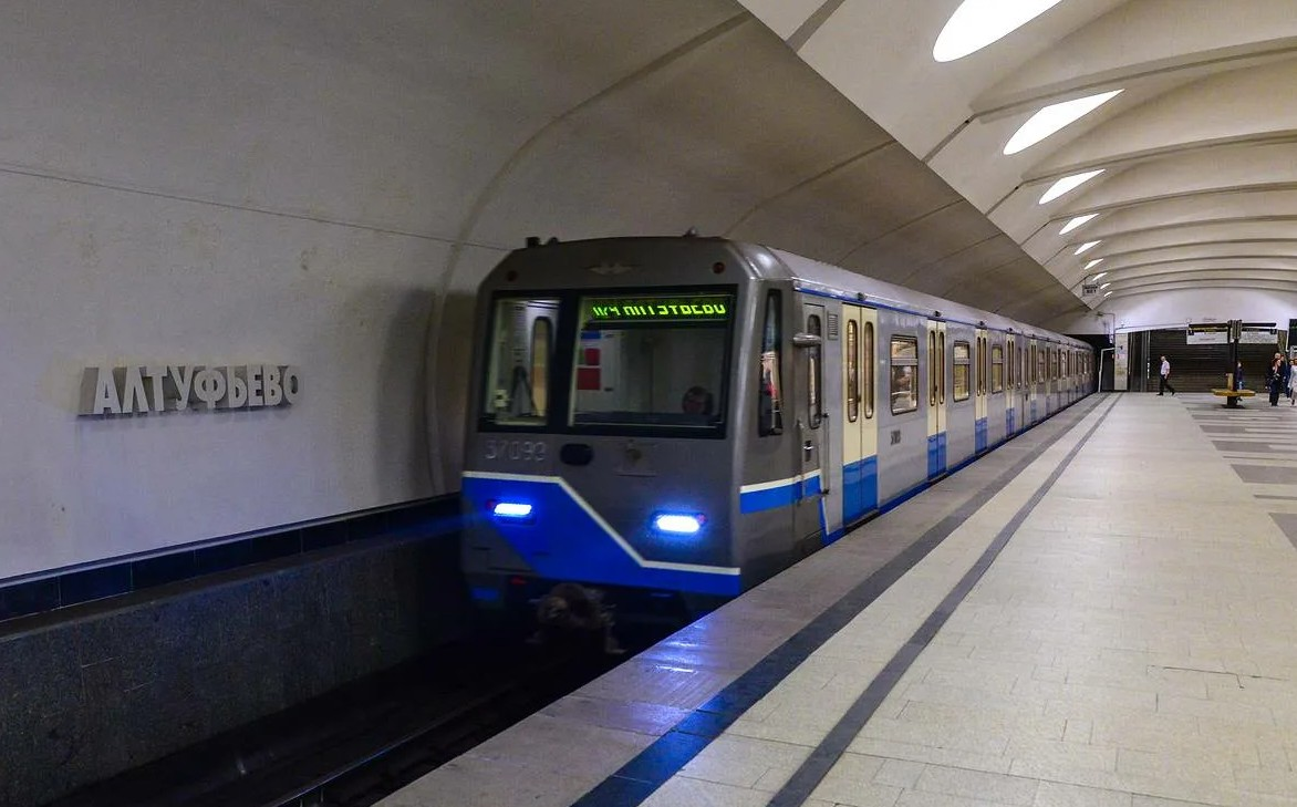 Включи видео про метро. Алтуфьево (станция метро). Московский метрополитен станция Алтуфьево. Станция МИТРО В Москве. Метро поезда Московского метрополитена.