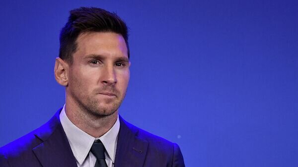    Лионель Месси на пресс-конференции на стадионе Камп Ноу (8 августа 2021), Барселона© AFP 2022 / PAU BARRENA