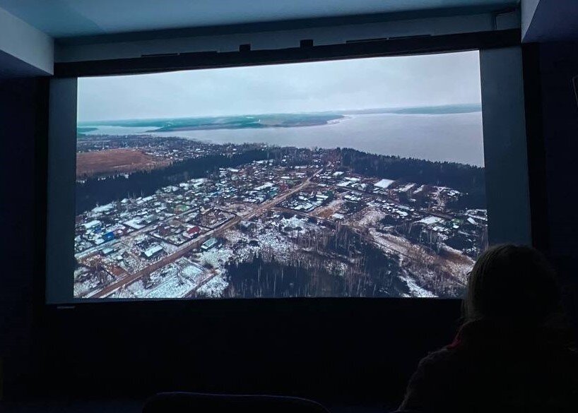 Село Усть-Гаревая с высоты птичьего полета, кадр из документального фильма “Край”, реж. Екатерина Драчева