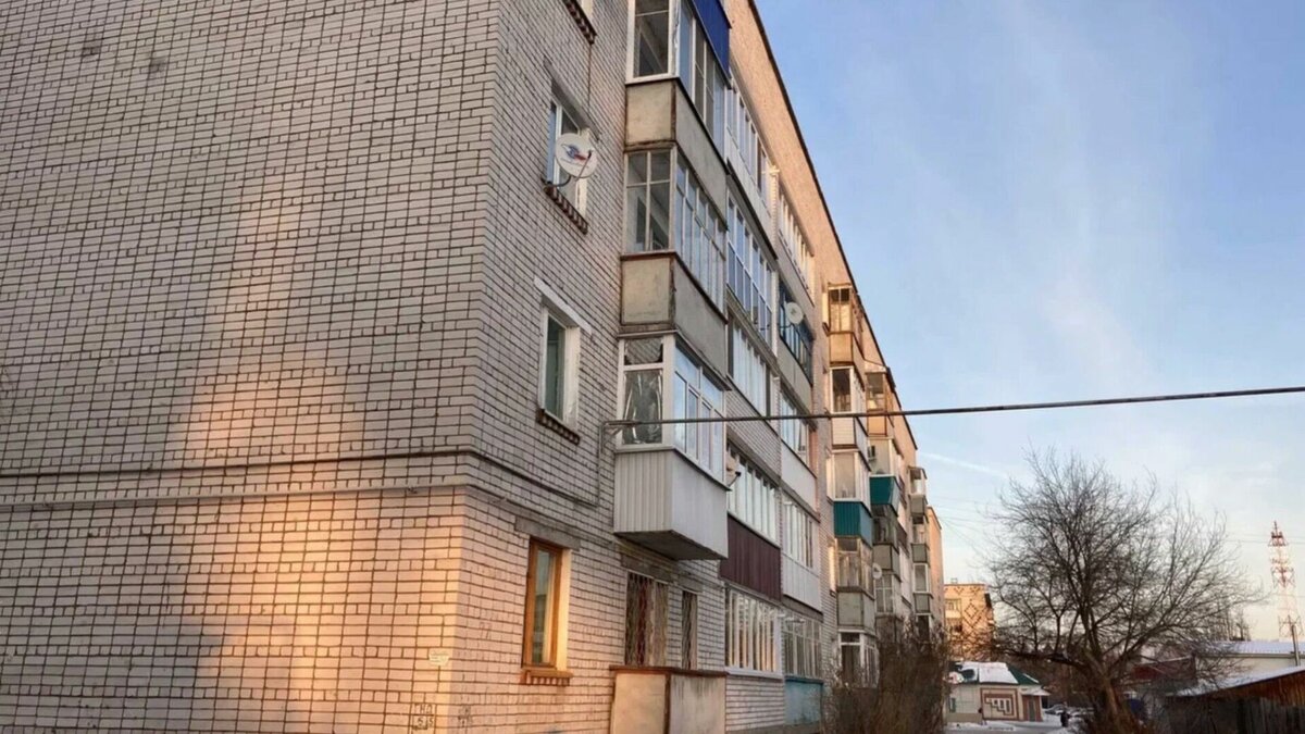     В Елабуге накануне в 19 часов вечера, 7 декабря, из окна пятого этажа упала шестилетняя девочка. Она осталась без присмотра родителей. Такую информацию Inkazan подтвердили в пресс-службе районной больницы.
