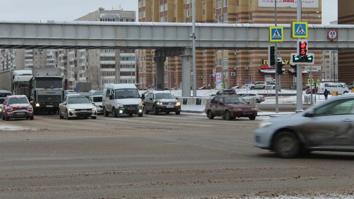     В областной столице 8 декабря дорожные пробки достигли 8 баллов. По данным Сервиса 2ГИС, вечером в городе произошло 5 ДТП. На кругу улицы Щербакова водители потушили пожар в автомобиле.