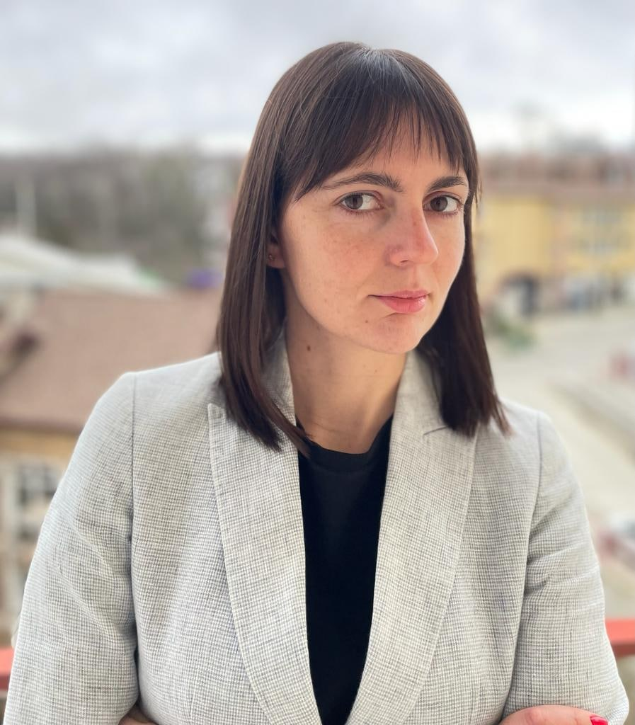 Алина работает бухгалтером в найме уже 11 лет