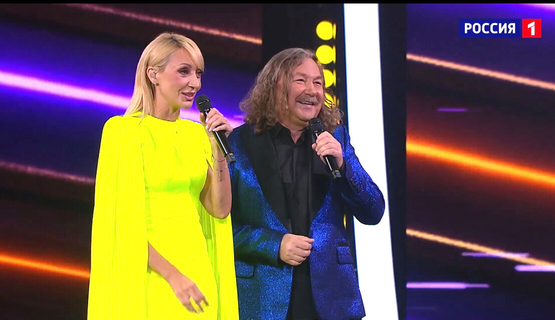 Скрин сделан автором из выступления звезд на шоу