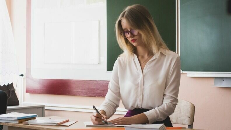     По данным Росстата педагоги в Тюменской области получают зарплату, превышающую средних доход учителя в России.