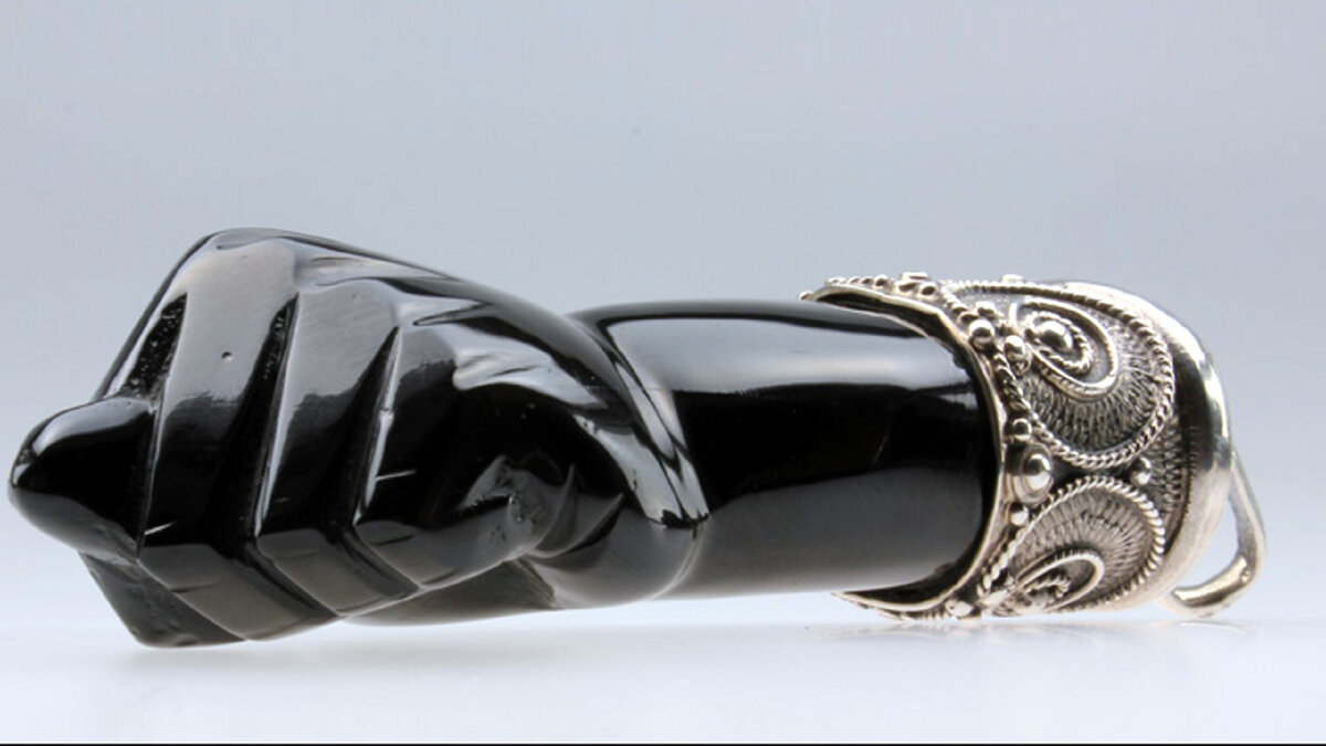 Гагатовый кукиш