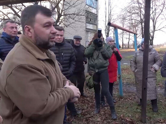     фото: денис пушилин встречается с жителдями ДНР. кадр видео, и источник: соцсети