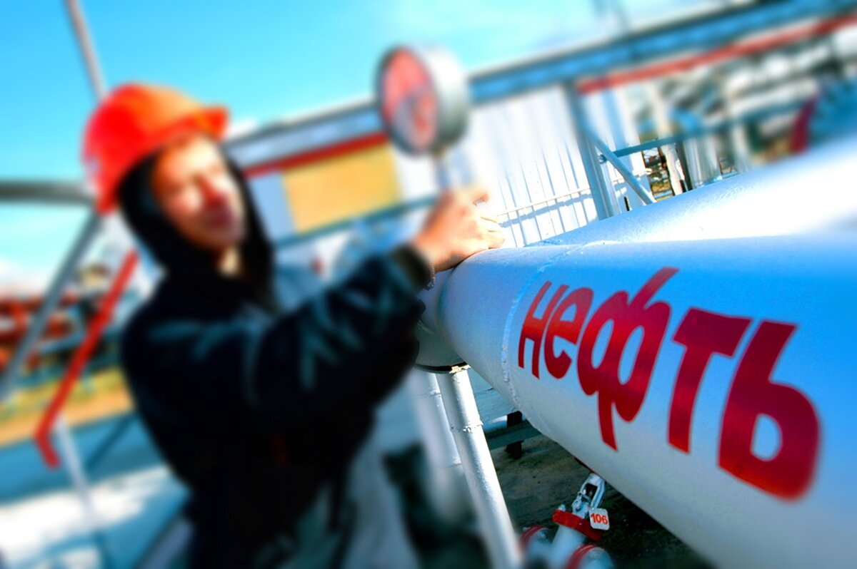 Наша страна – второй после Саудовской Аравии экспортер нефти на мировой рынок, в прошлом году мы заработали на этом 110 миллиардов долларов.  Фото: dailymoscow.ru
