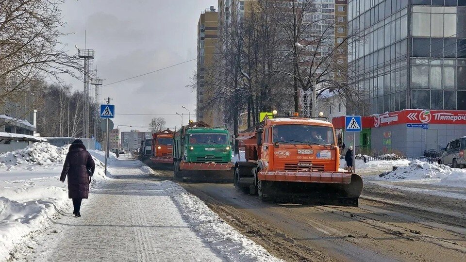     Дорожные службы продолжают работать в усиленном режиме Алена Селезнева