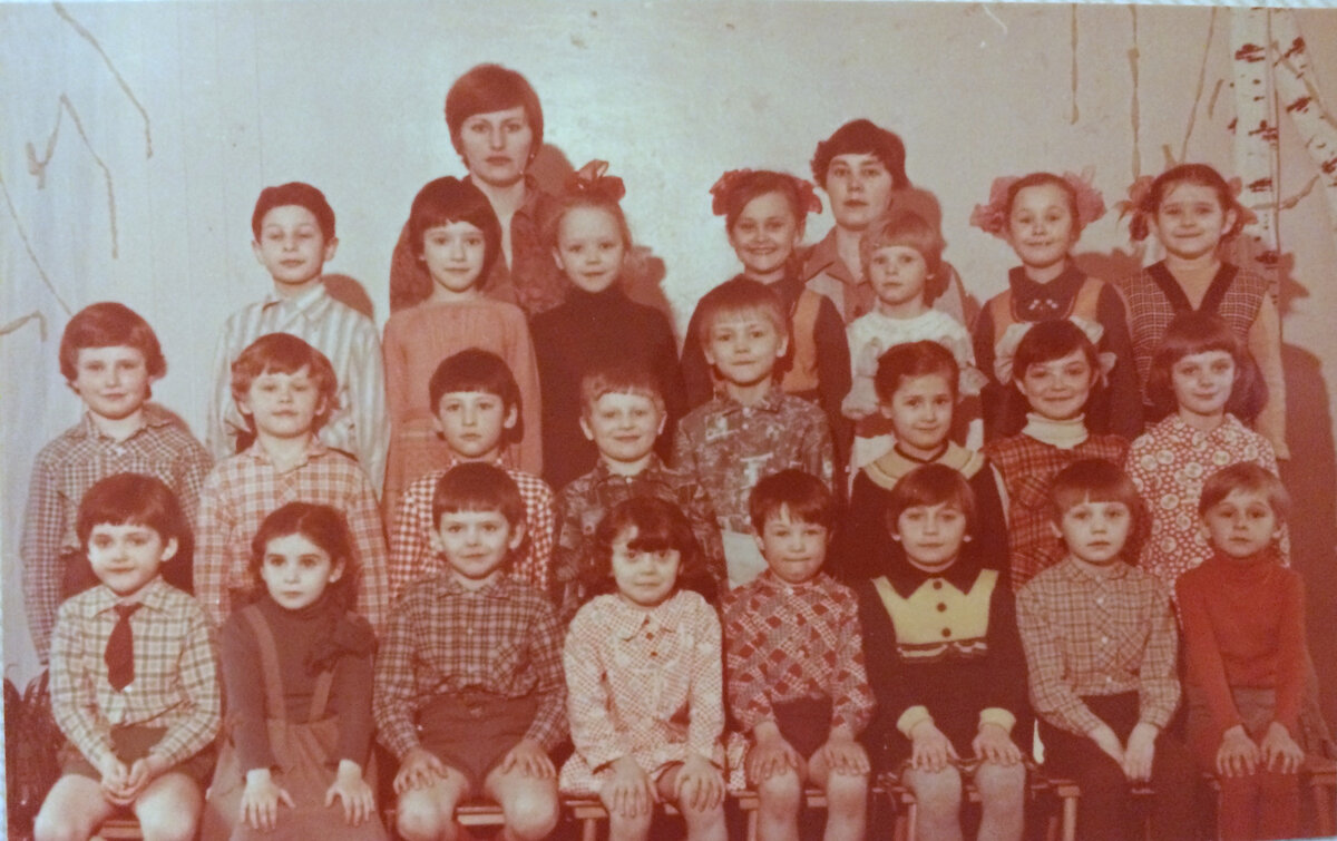 Новогодних фотографий не нашлось. Моя группа. 1982 год. Фото из семейного архива