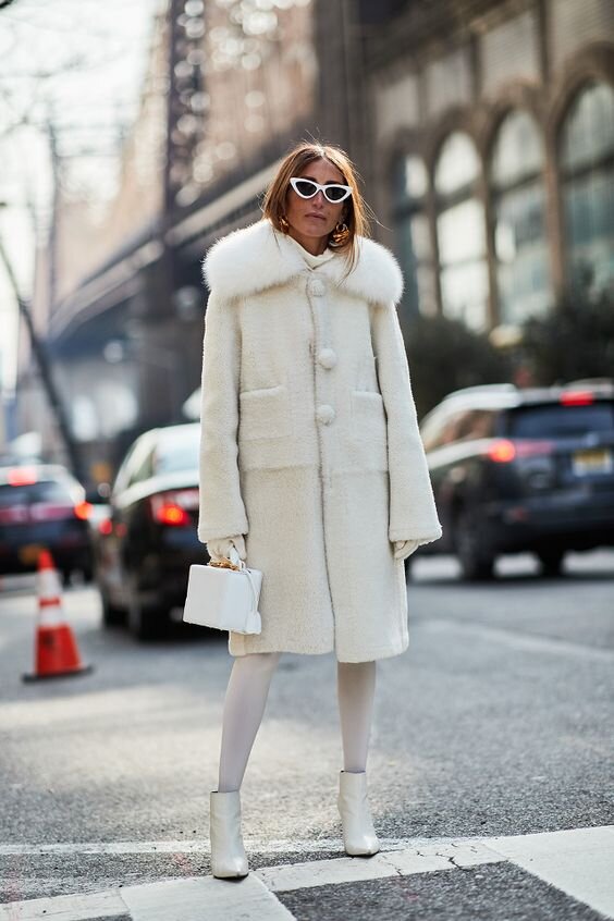 Белое пальто классика