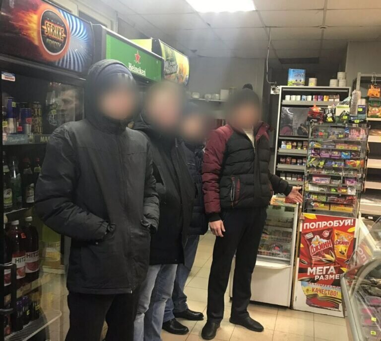    В Оренбурге задержан серийный налетчик на ночные магазины на остановках Белов Михаил Александрович