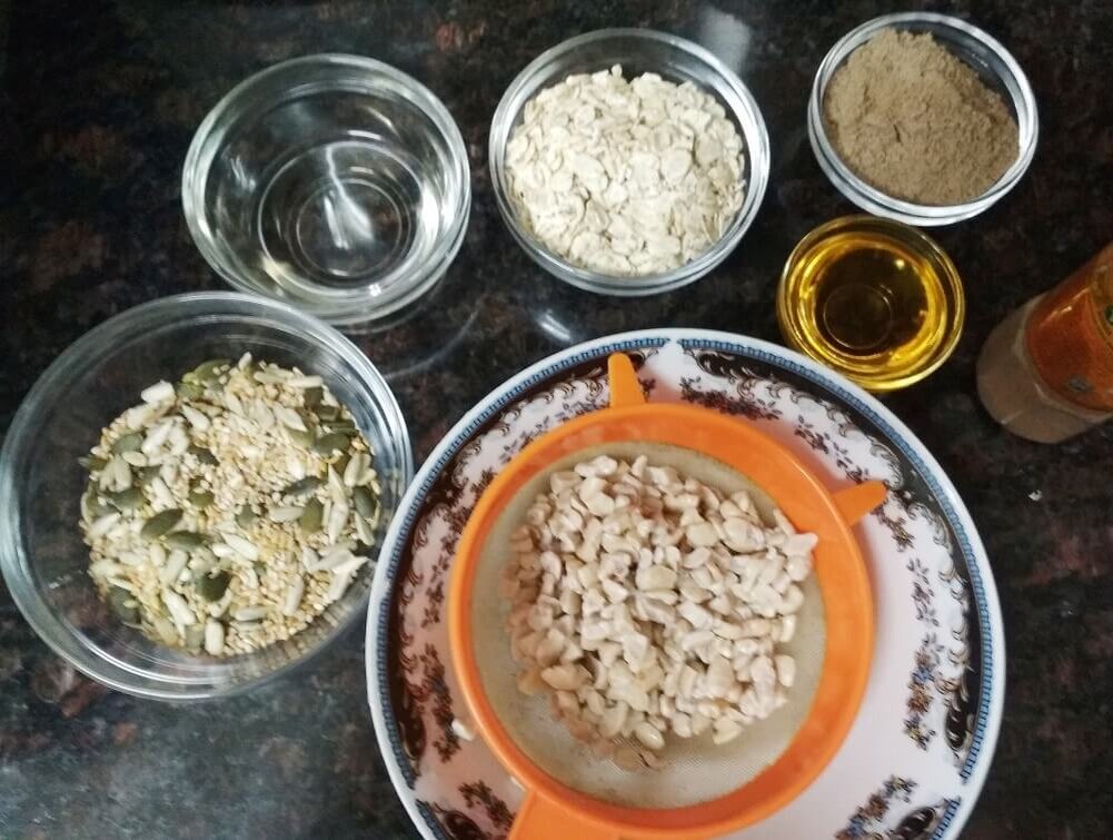 Подготовить все ингредиенты, предварительно замочив кешью. Фото автора