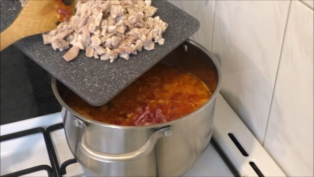 Солянка с картошкой и колбасой – пошаговый рецепт приготовления с фото