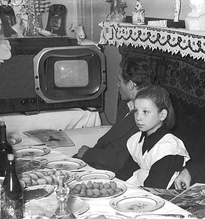 Здравствуйте, товарищи! Сегодня вас ждет очередная порция вызывающих ностальгию фотографий. Здесь вы увидите как любительские кадры, так и кадры принадлежащие известным фотографам.-2