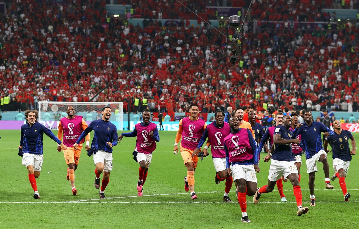    Футболисты сборной Франции  EPA-EFE/Tolga Bozoglu