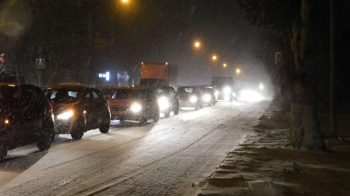     В столице Татарстана утром 15 декабря наблюдаются пробки в 9 баллов. Длина затора на проспекте Победы составила 7 километров. Об этом свидетельствуют данные сервиса «Яндекс Карты».