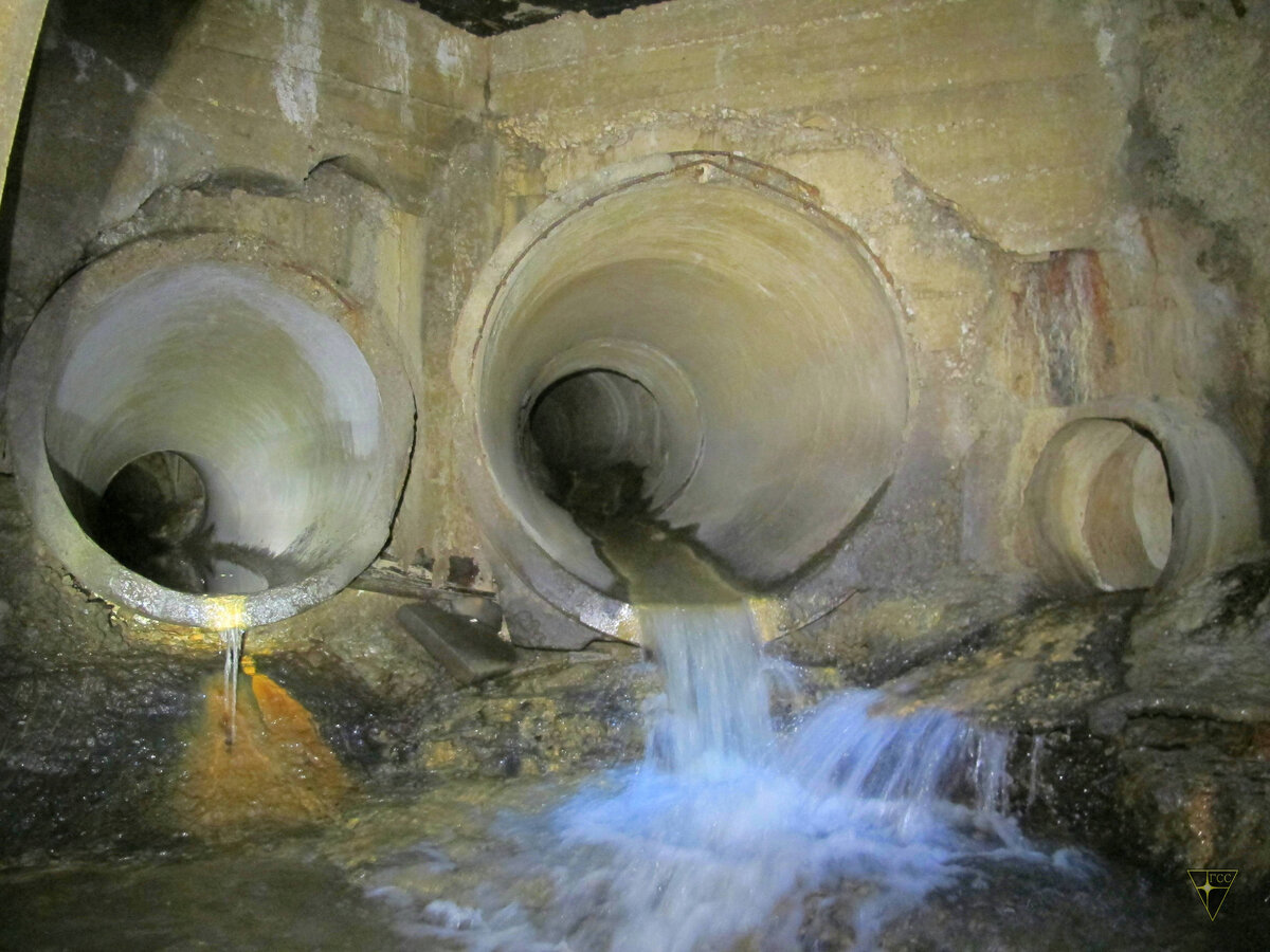 Труба по центру – сток ручья с Лианозовских прудов