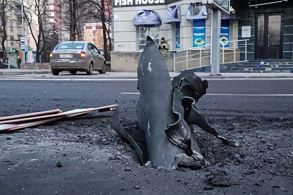     ВСУ, по данным мэра города, выпустили по мирным жителям 40 ракет из реактивных установок залпового огня БМ-21 «Град». Фото: Андрей Чередниченко/ТАСС