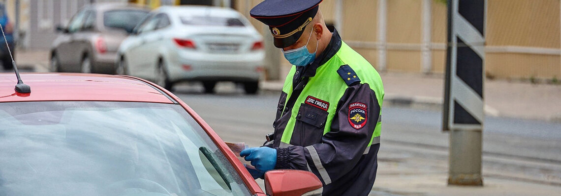 Должен ли водитель предоставлять. Гаишник останавливает машину. Инспектор ДПС Моисеенко работает на Рублево Успенском шоссе.