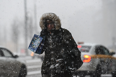    Люди на улице зимой в Москве ©Пелагия Тихонова РИАМО