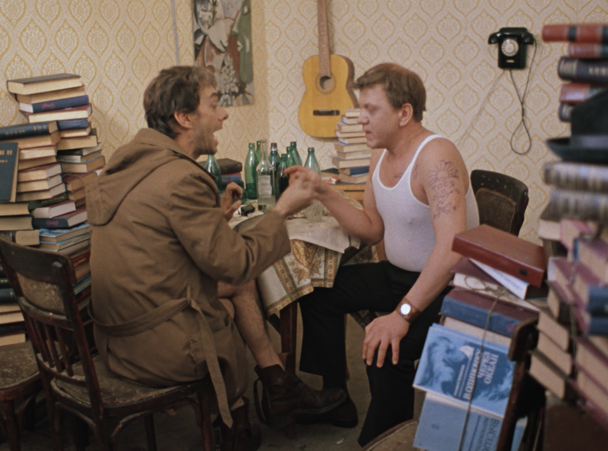 Мужчины спорят, кадр из фильма "Москва слезам не верит"