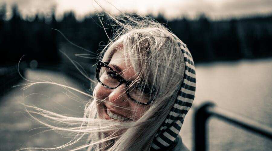    Почему улыбки — не всегда отражение искренней радости? Фото: по лицензии PxHere