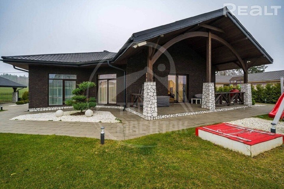     Дом одноэтажный, но есть мансардный этаж. Фото: realt.by