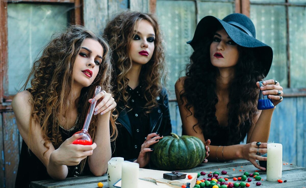 Три девушки ведьмы