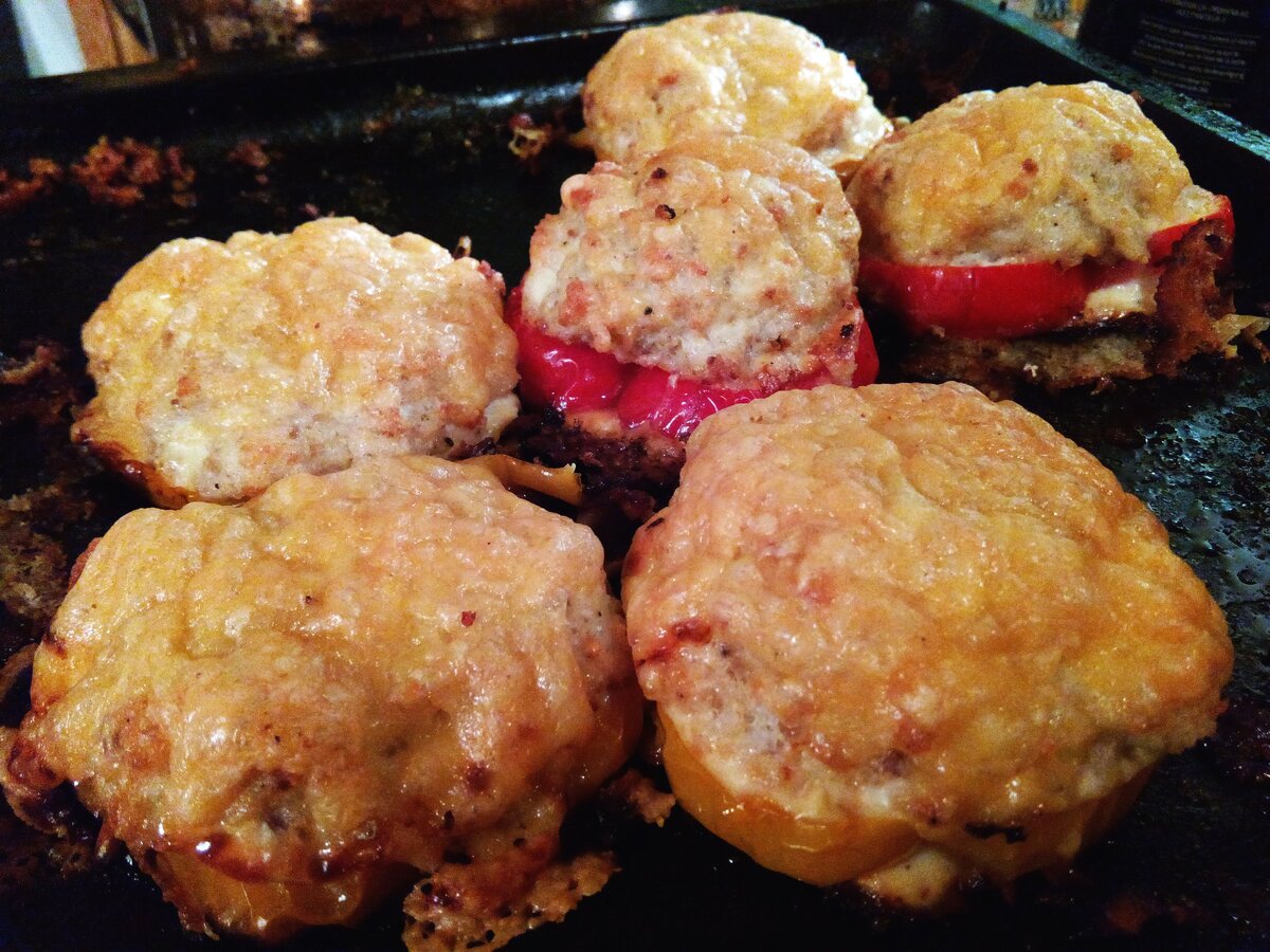 Потрясающе вкусное и простое в приготовлении блюдо! Гарнир готовится по желанию, но у нас блюдо «ушло» и без гарнира :)