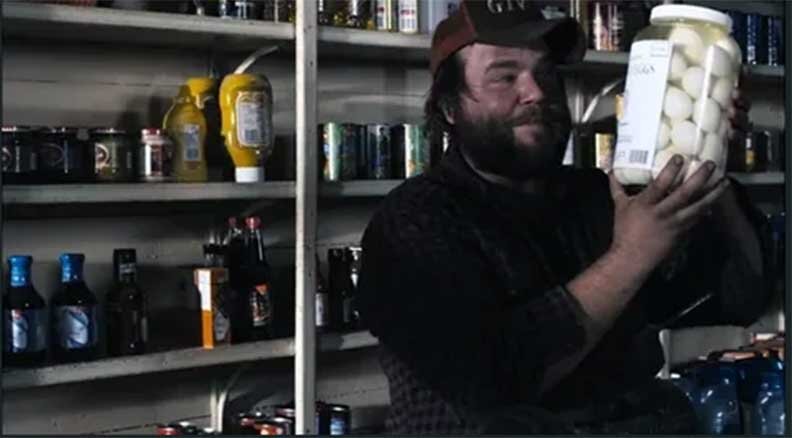 Маринованные яйца в фильме "Убойные каникулы"