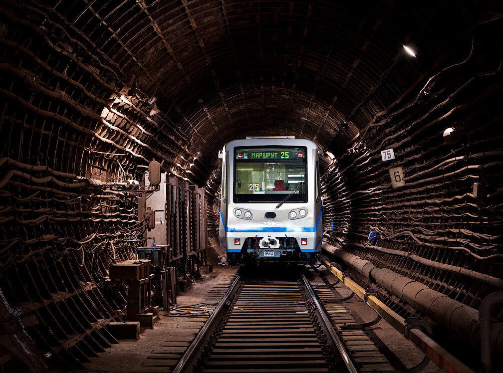 Покажи картинки метро