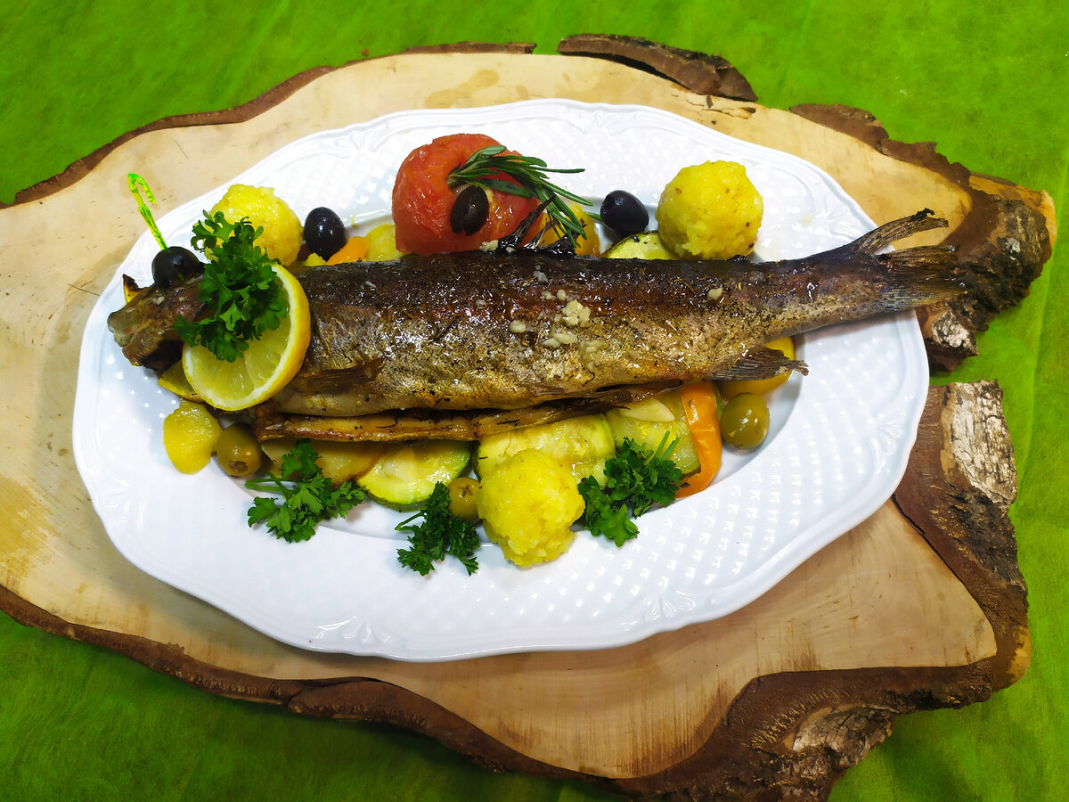 Запечëнная рыба. Фото: Олег Ольхов 