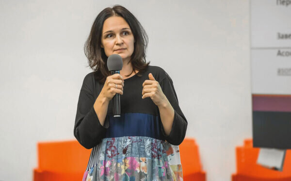    Екатерина АСОНОВА, специалист по детскому чтению, выступила модератором удивительной встречи   
Фото с сайта mgpu.ru