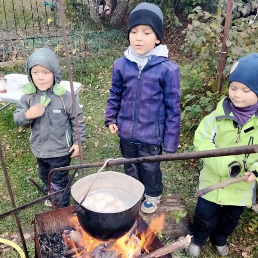 За такое опека сейчас детей бы забрала