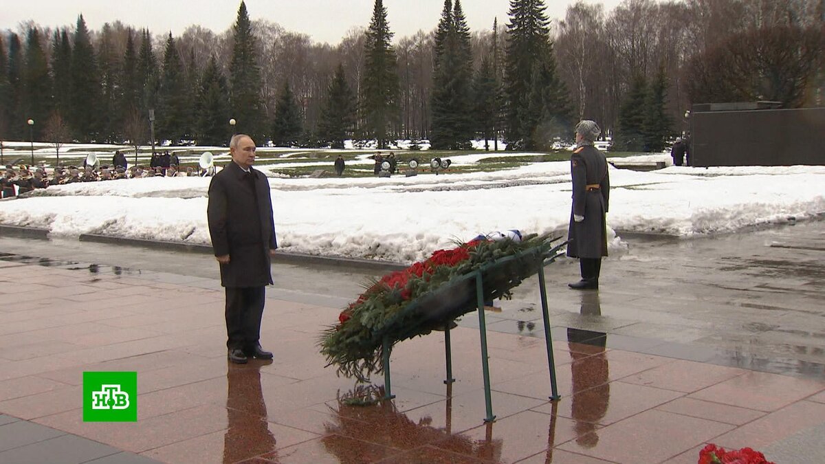    Путин призвал сохранять в народной памяти подвиг блокадного Ленинграда