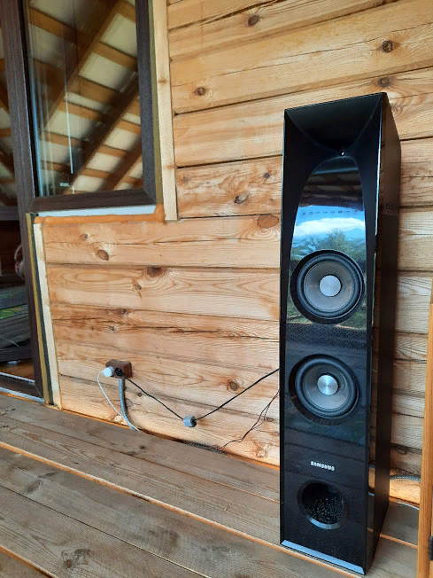  Спасибо понимающим соседям за то, что терпели нашу борьбу со шмелями 😀