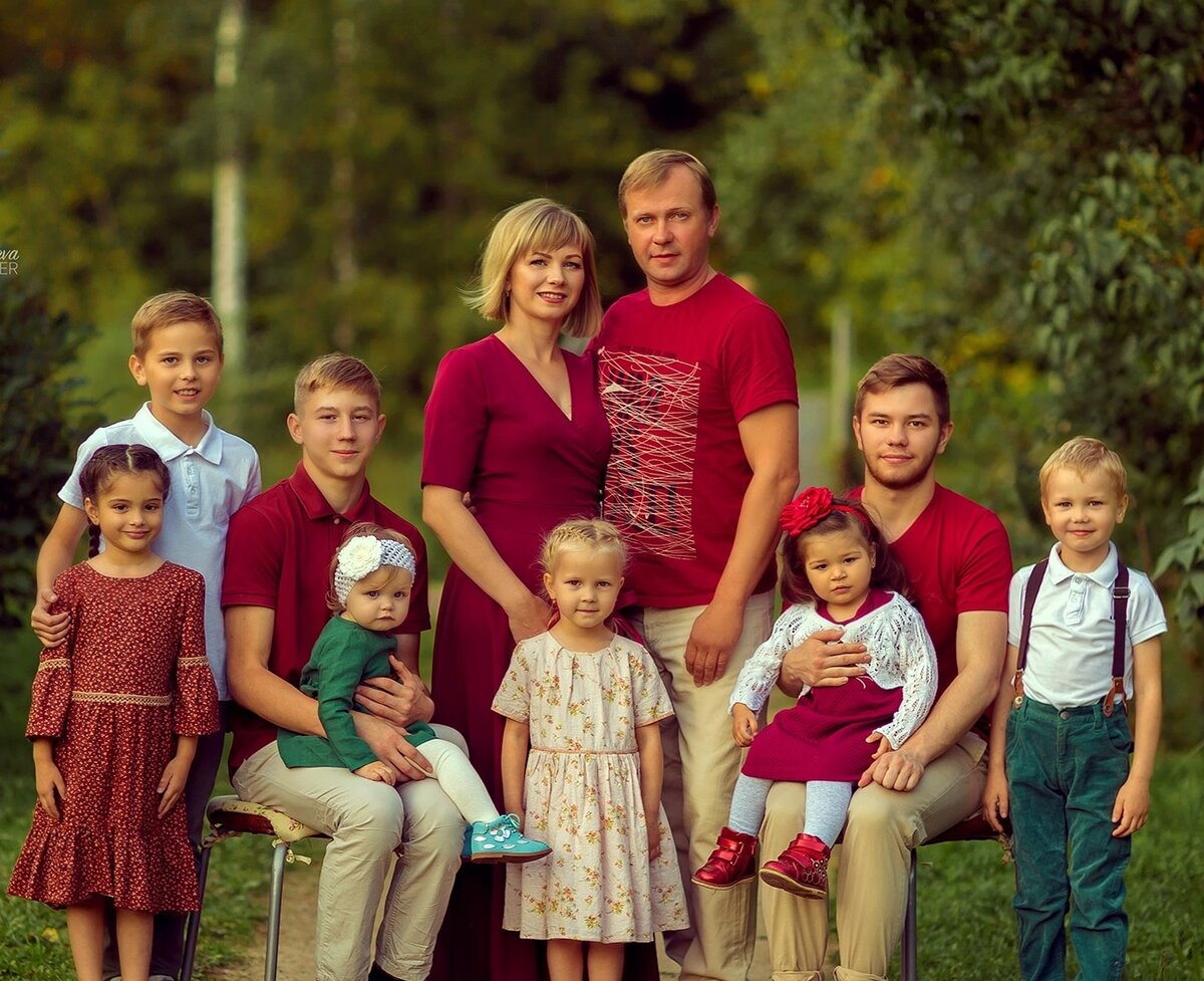 Rus family. Многодетная семья. Многодетные семьи в России. Многодетные русские семьи. Российская семья.