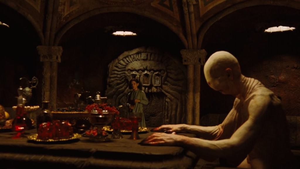 Кадр из фильма El laberinto del fauno. Режиссер: Гильермо дель Торо. Оператор: Гильермо Наварро. Производство: Esperanto Filmoj, Estudios Piccaso, OMM, Sententia Entertainment, Telecinco, Tequila Gang. Показ в России: RUSCICO