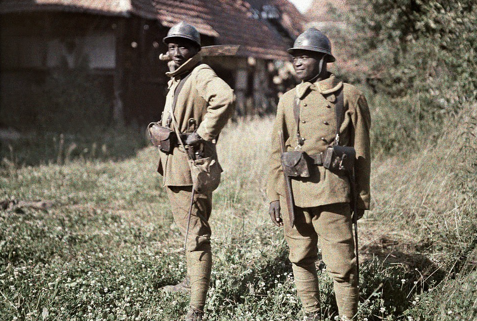 Вторая мировая пипл. Французский солдат 1 мировой войны. Французские солдаты 2 мировой войны. Французские солдаты второй мировой войны 1940. Сенегальские солдаты вторая мировая.